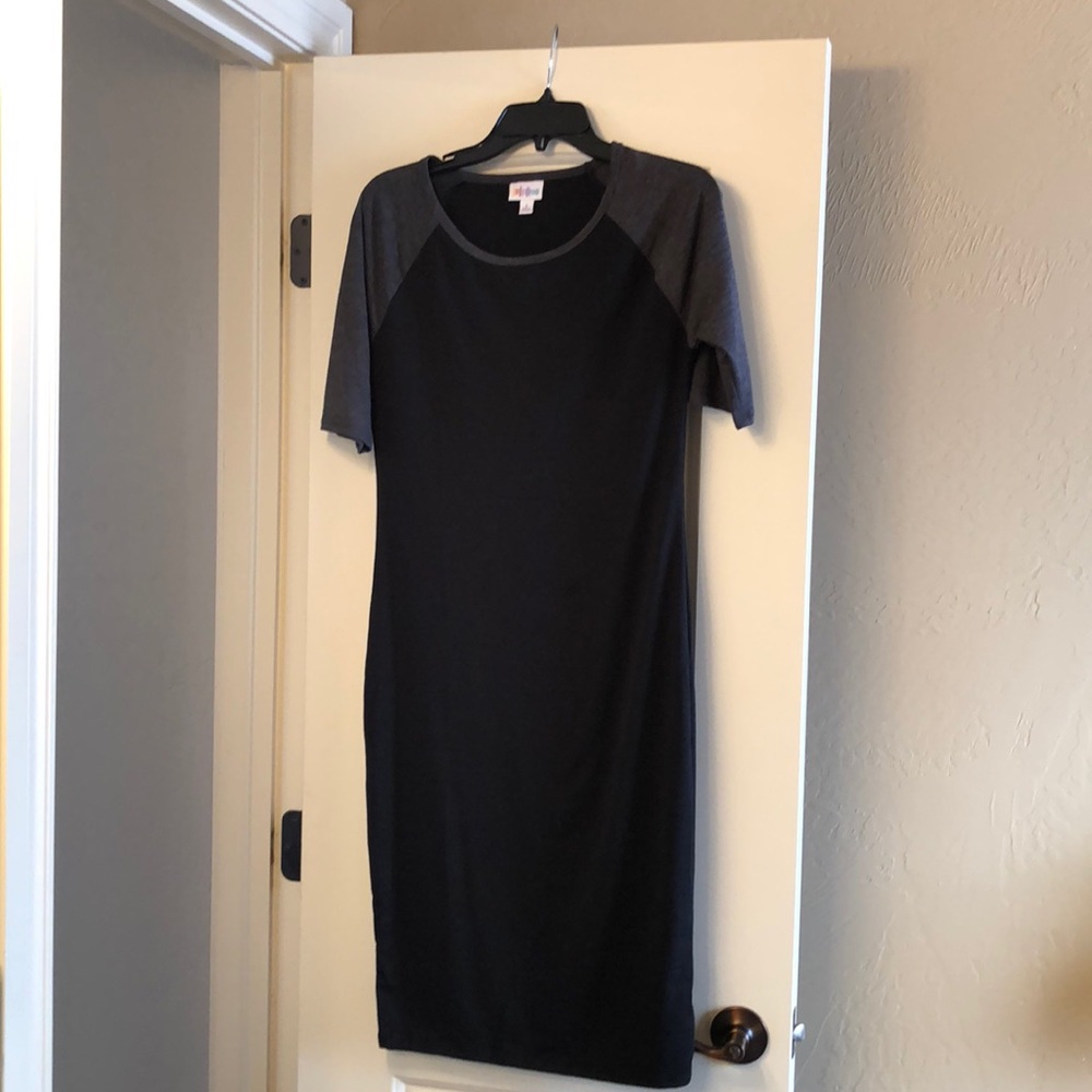 Julia LuLaRoe black with grey sleeves size s